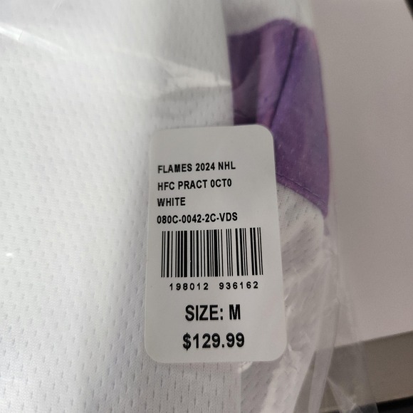 Calgary Flames Hockey Fights Cancer  2024‎ Jersey Mens Medium NHL MSRP $129.99 - Picture 11 of 12